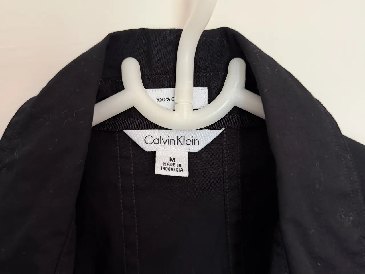 Billede 2 - Sort kortærmet skjorte fra Calvin Klein i str M 