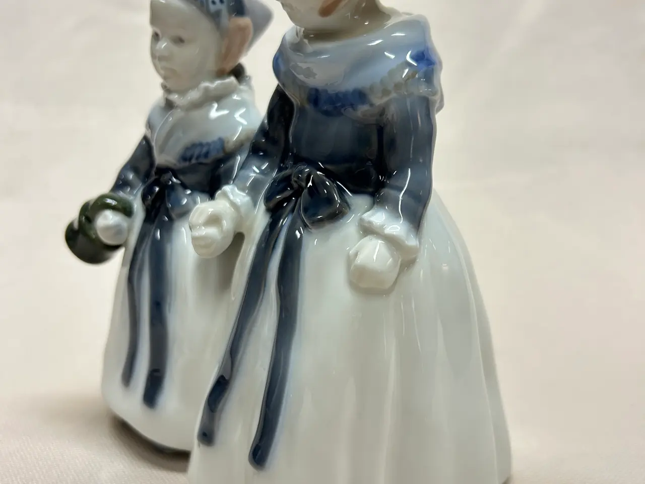 Billede 3 - Royal Copenhagen figur – Amagerpiger.