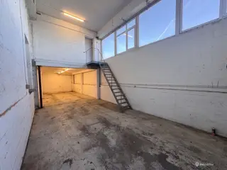 Delvis højloftet lager på 72 m2