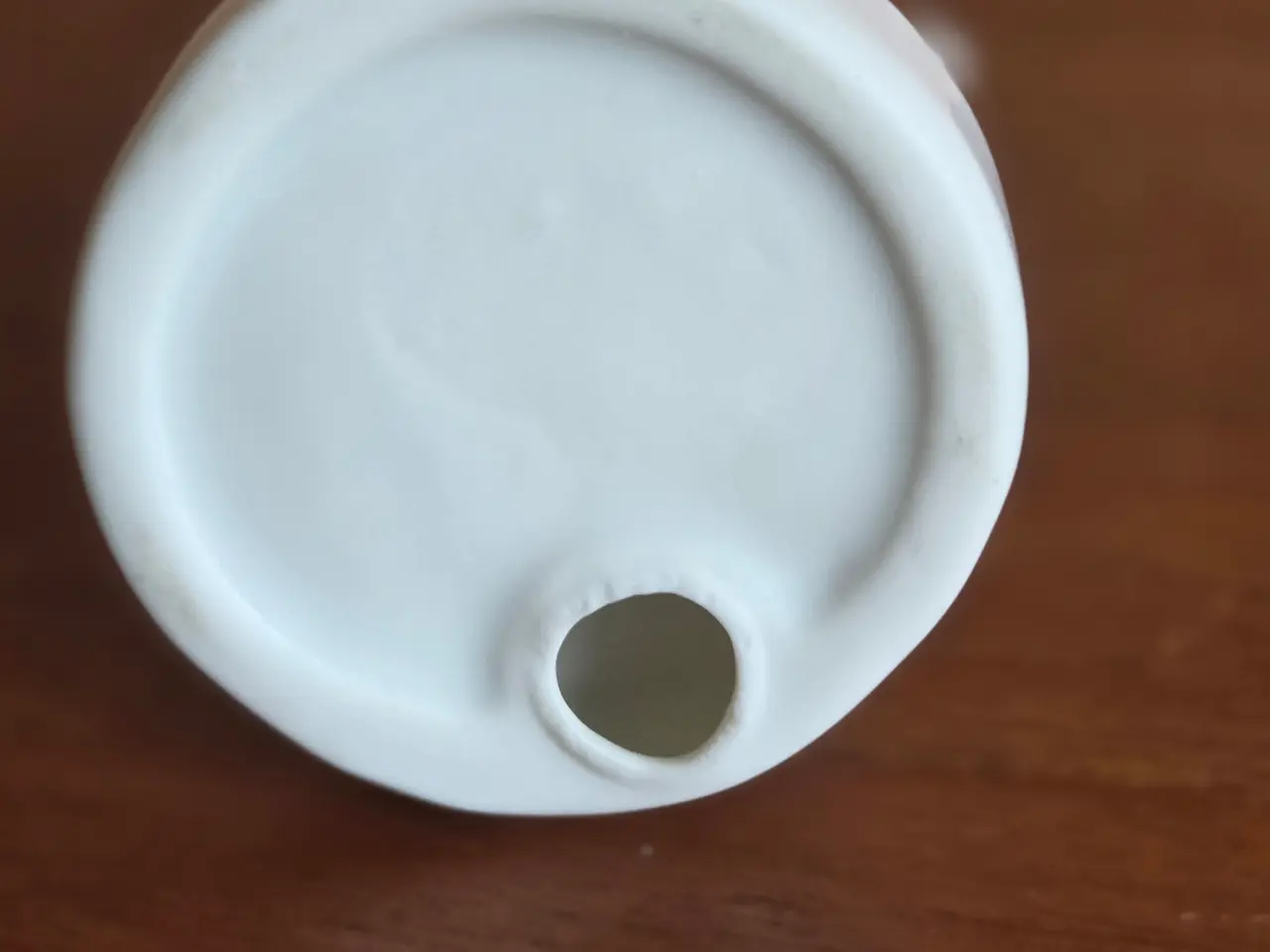 Billede 3 - Hvid porcelænsfigur – Børnefigur løftede arme 13cm