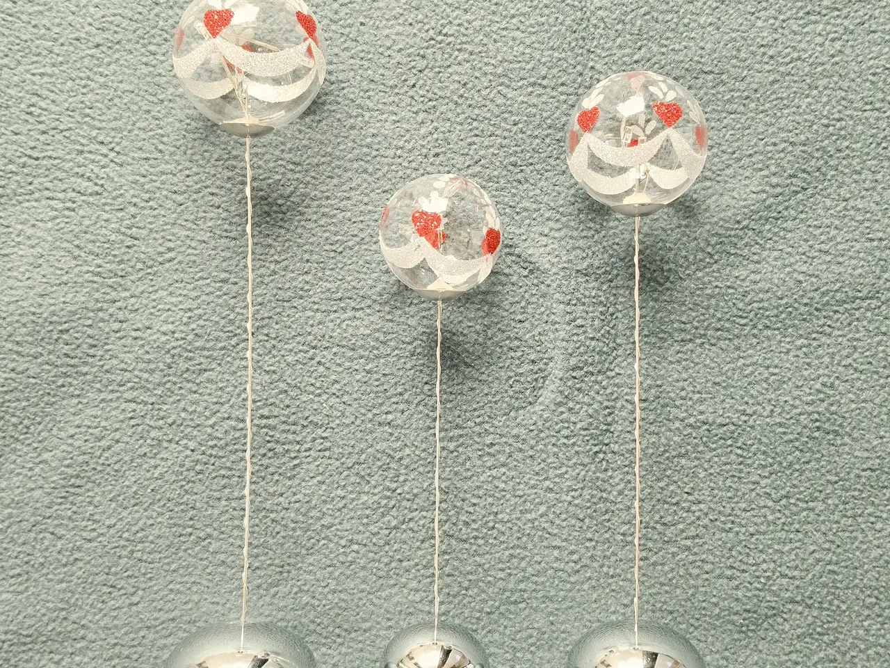 Billede 2 - Sirius Hearts – 3 LED-glaskugler på fod, i original æske