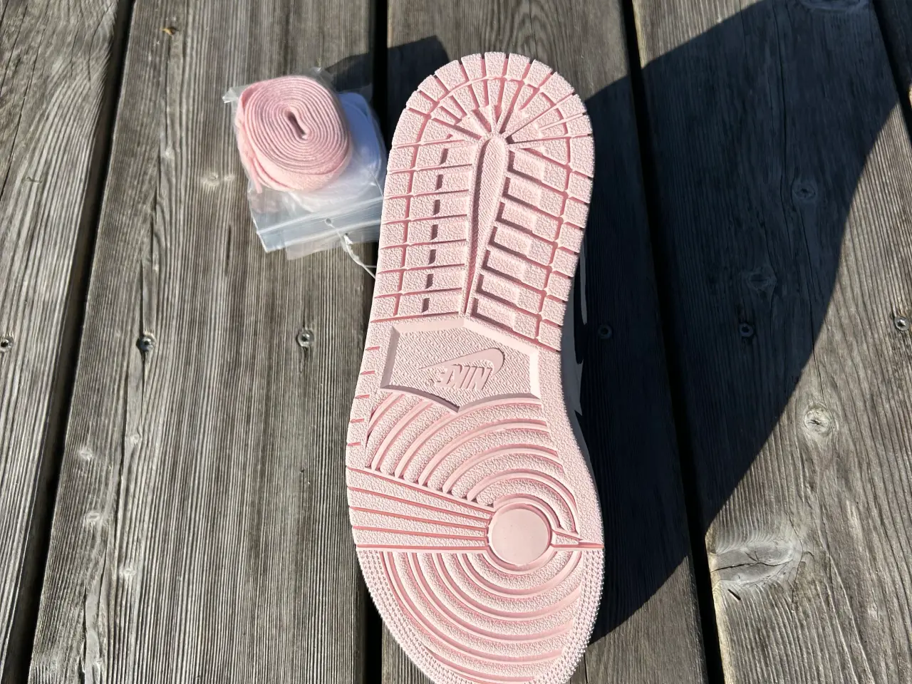 Billede 4 - Jordan 1 High “Atmosphere” (W) i str. 37.5
