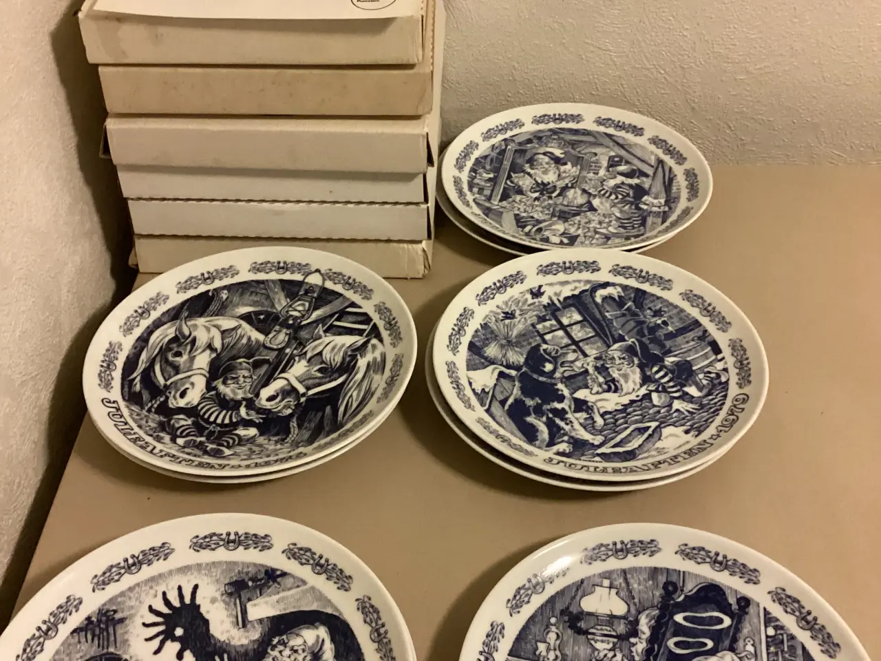 Billede 1 - 9 stk. Svane juleplatter håndlavede i Danmark 