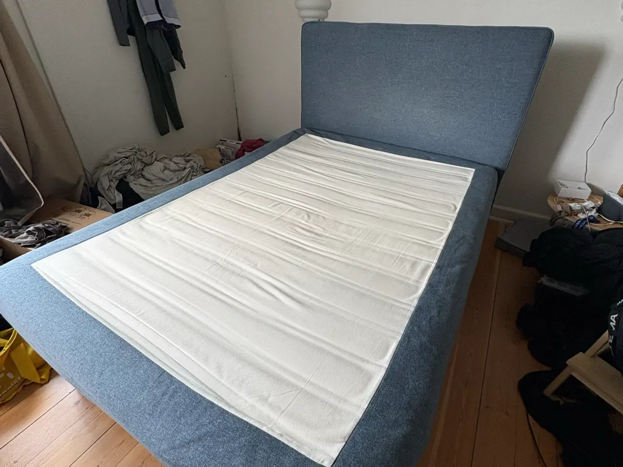 Billede 1 - Polstret IKEA seng str 140x200