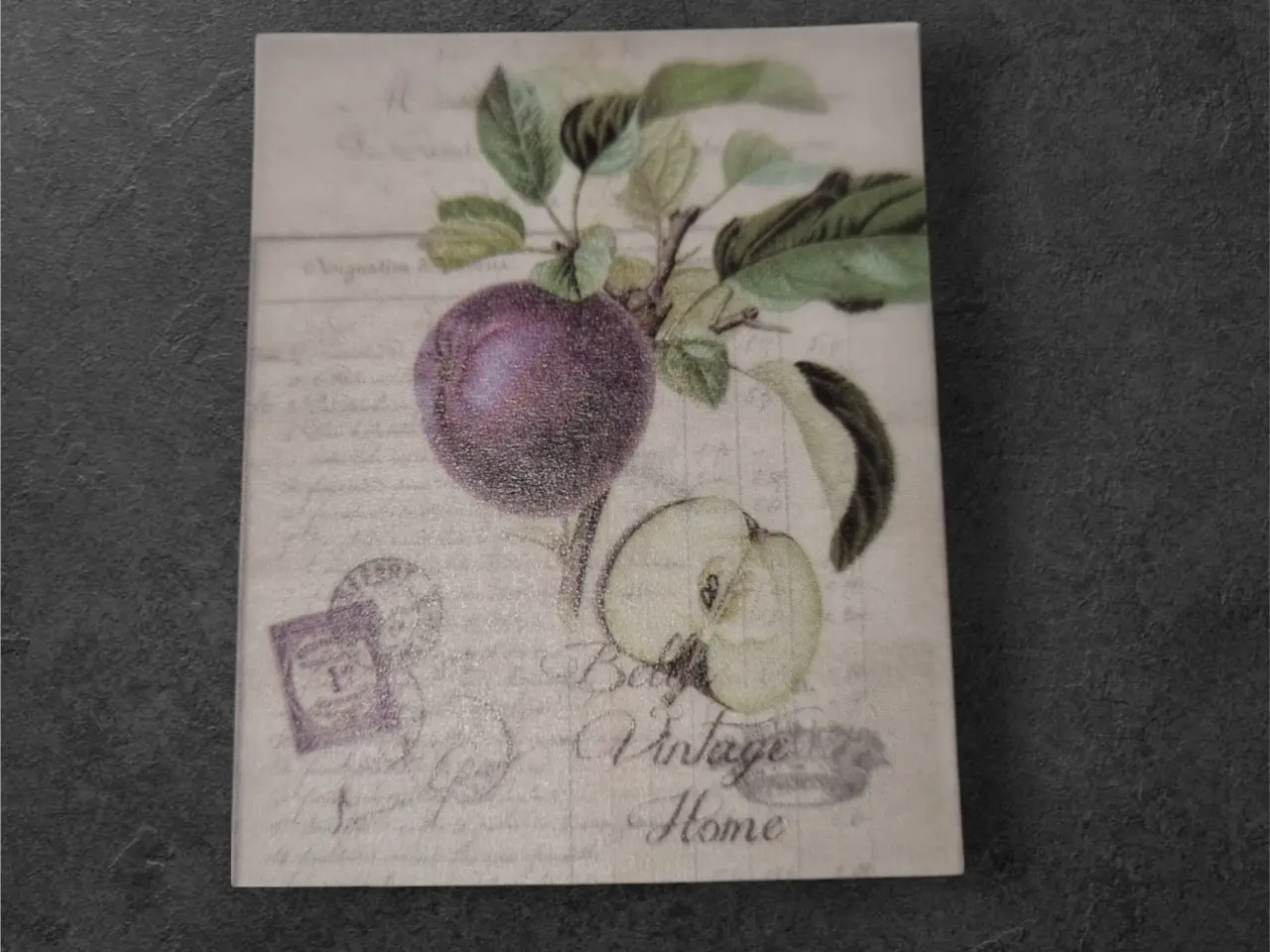 Billede 1 - Vintage papirark med æblemotiv og nostalgisk charm