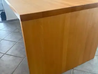 Kraftig væghængt bøg bord