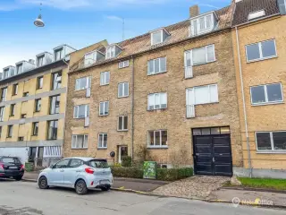 Garager 8 til leje på Kastanie Allé 19