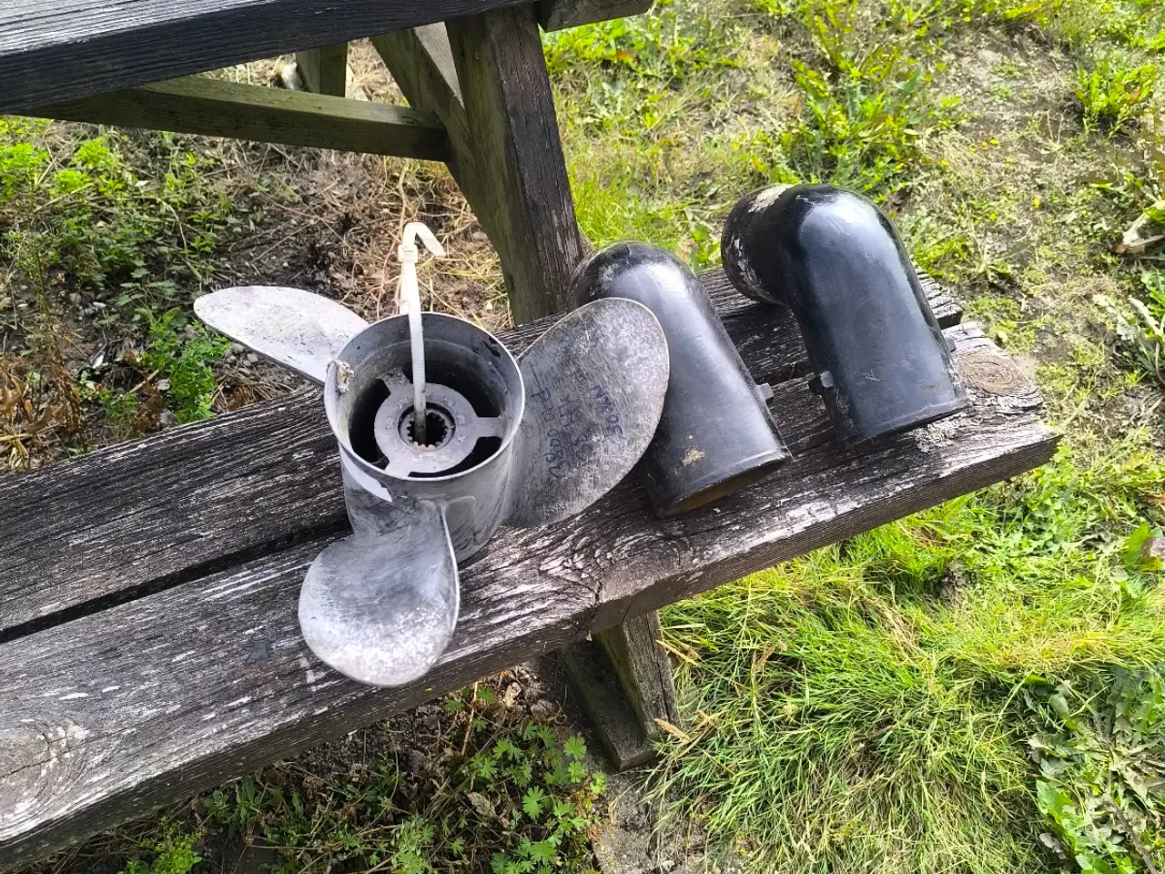 Billede 1 - Mercuryser skrue og manifold dele sælges 