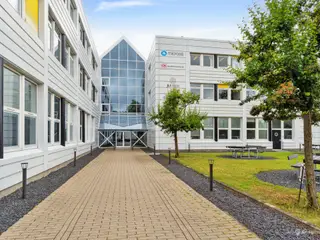 Kontor med udsigt til grønne arealer i Herlev