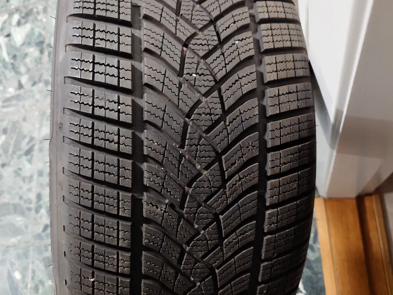 Billede 10 - Goodyear Ultragrip performance+ 245/45-18" 7mm
