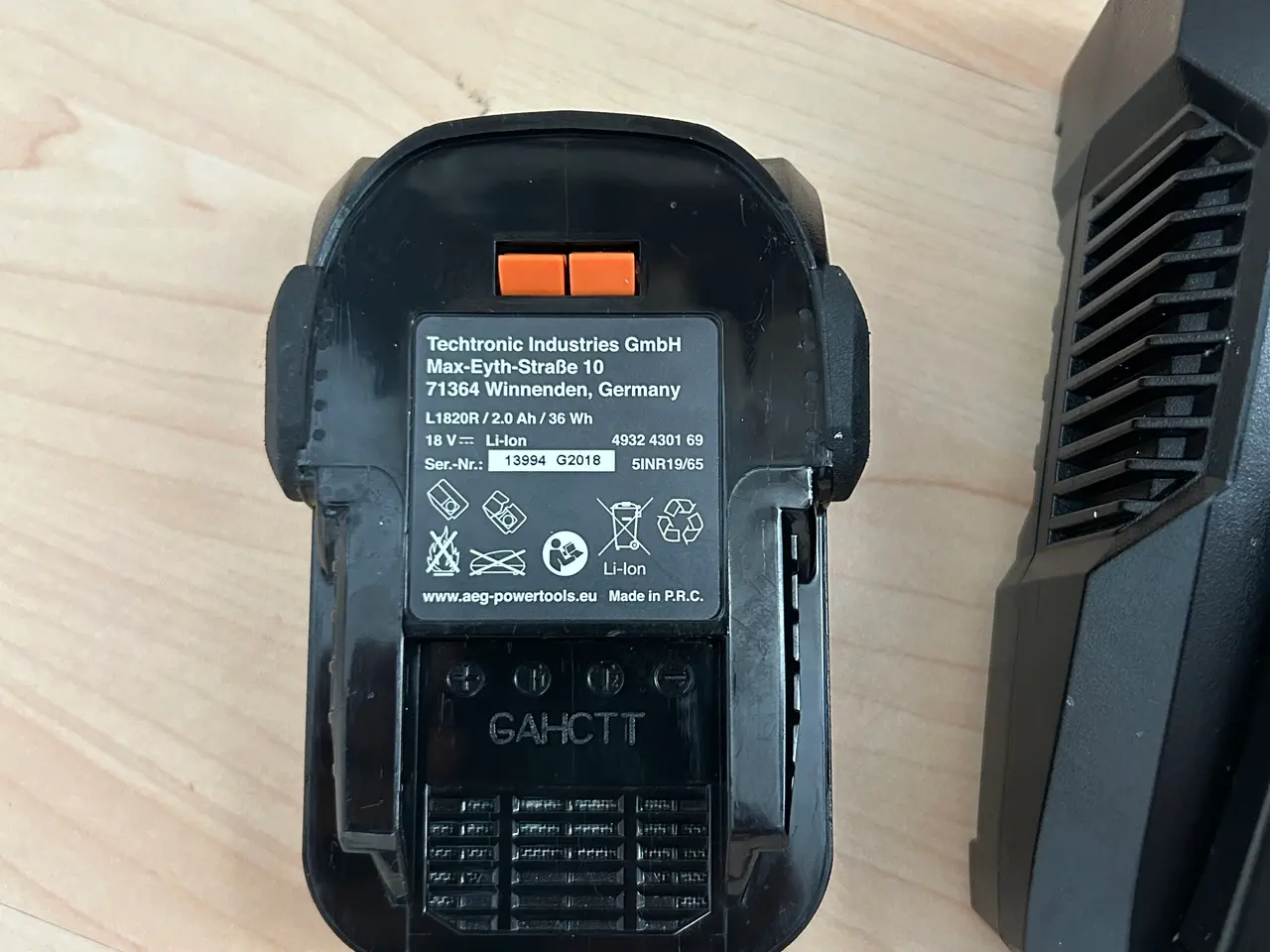 Billede 3 - AEG poplader med god batteri 18v 2,0Ah