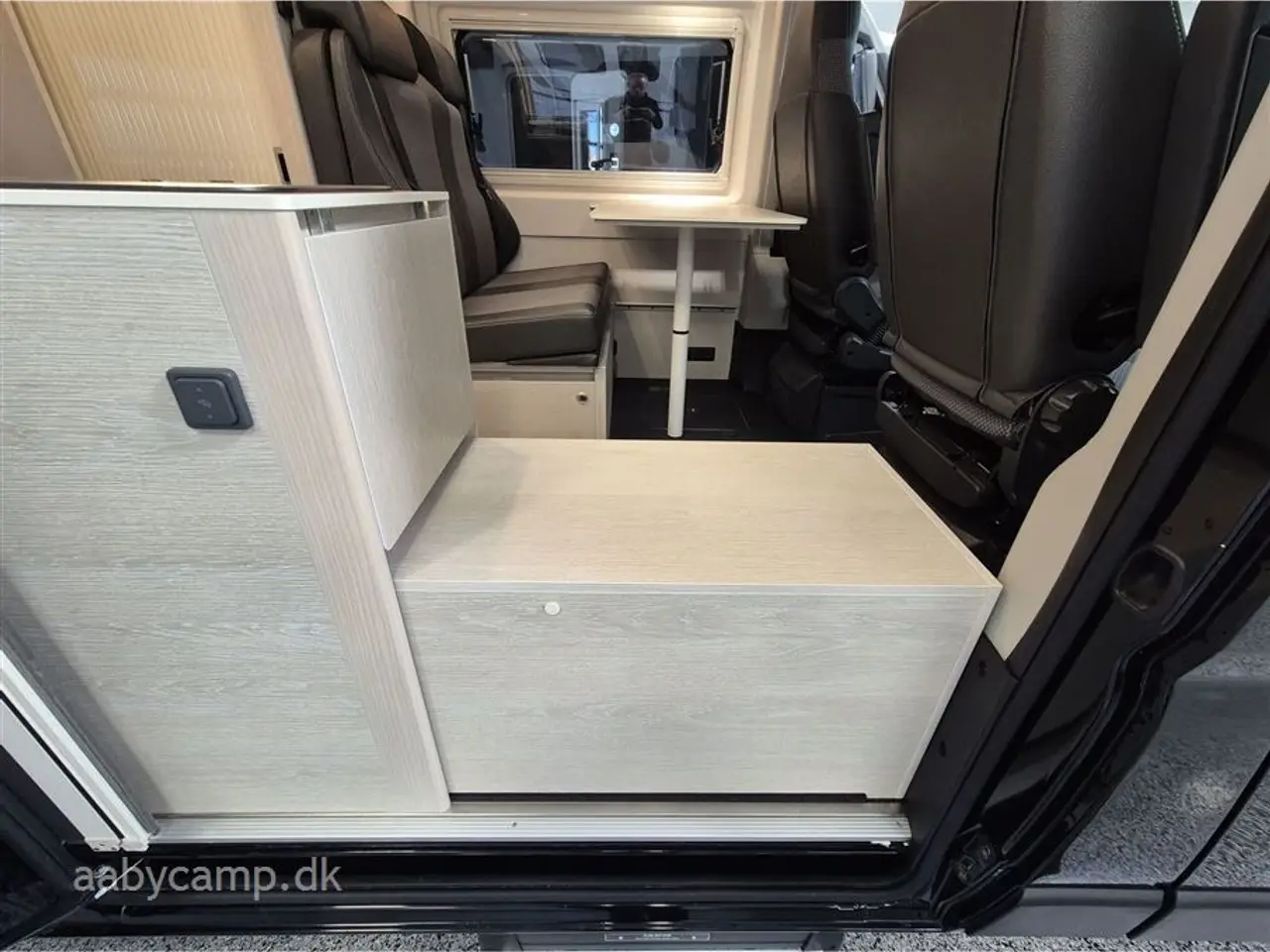 Billede 13 - 2023 - Tourne 6.0 solcelle. 200 Ah lithium Batteri. 2000w Inverter. kompressor køleskab. Elektrisk gulvvarme. Webasto Dieselfyr. Anhængertræk. udvendig bruser. Kun 43,000 km!!!