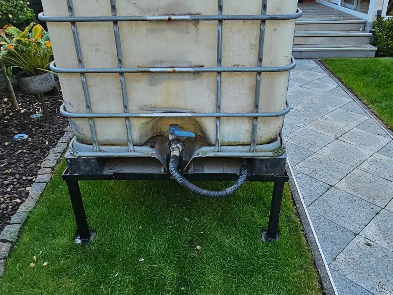 Billede 2 - 1000 liter beholder