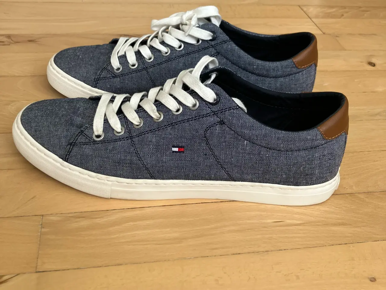 Billede 1 - Nye Tommy Hilfiger sneakers str 44 nypris 1000kr