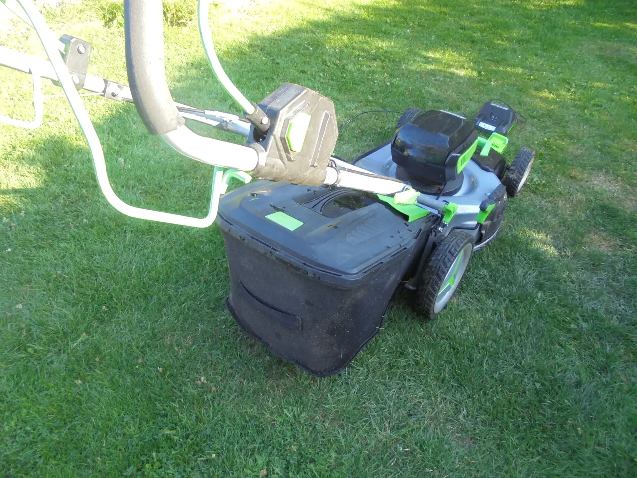 Billede 10 - Batteri plæneklipper + Græstrimmer + Motorsav