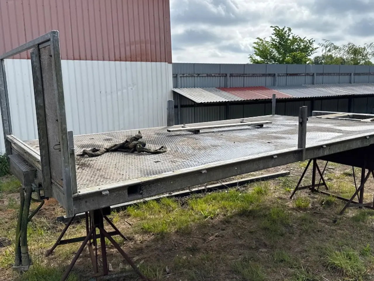 Billede 1 - Galvaniseret latbil lad med kran platform.