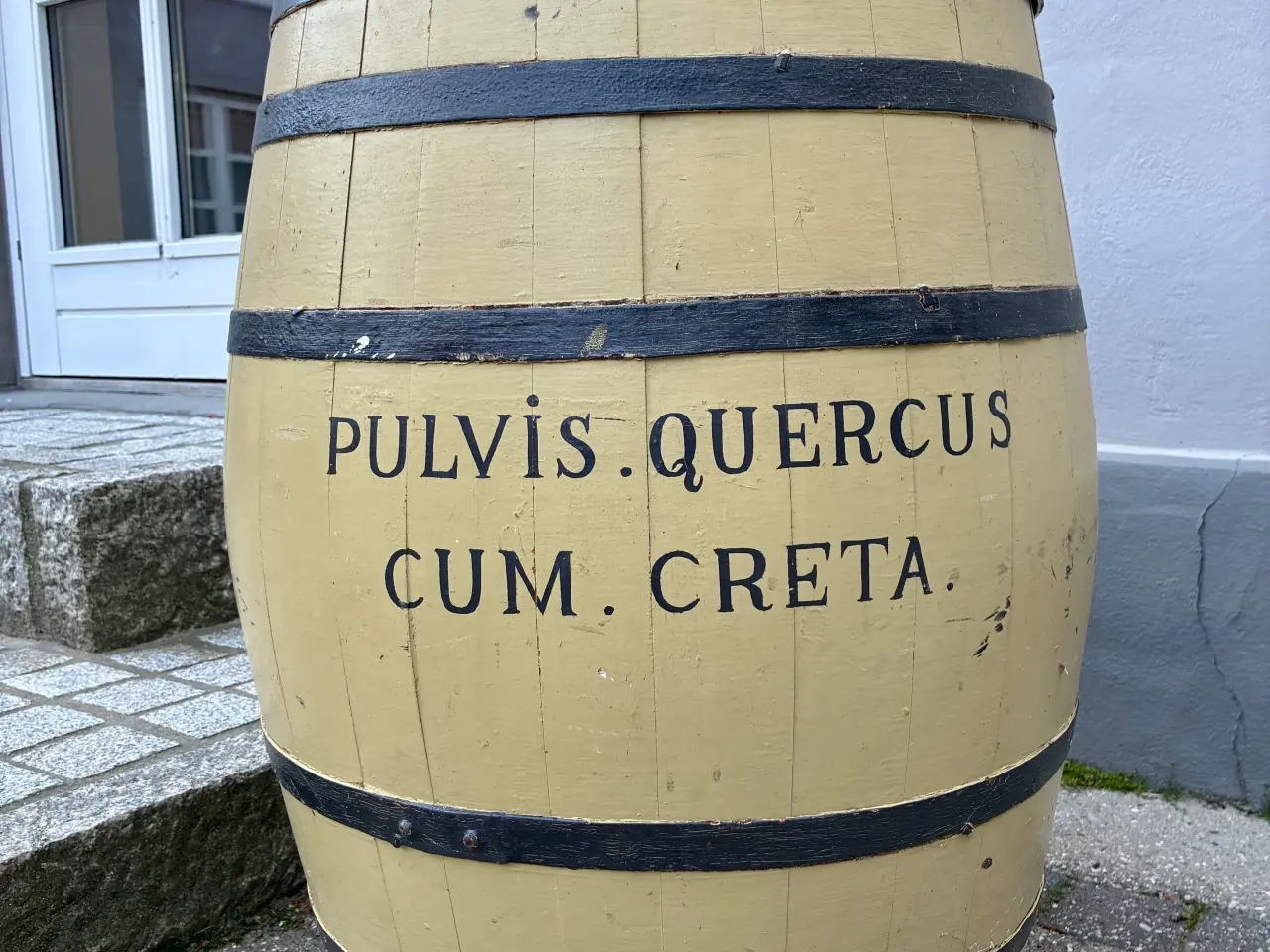 Billede 2 - SOLGT Vintage Trætønde m/låg – PULVIS CUM CRET