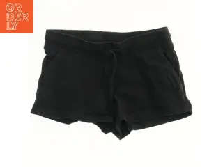 Sort shorts fra H&M (str. 134)