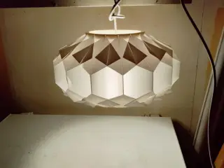 fint lampe af lars schiøler ved navn facett