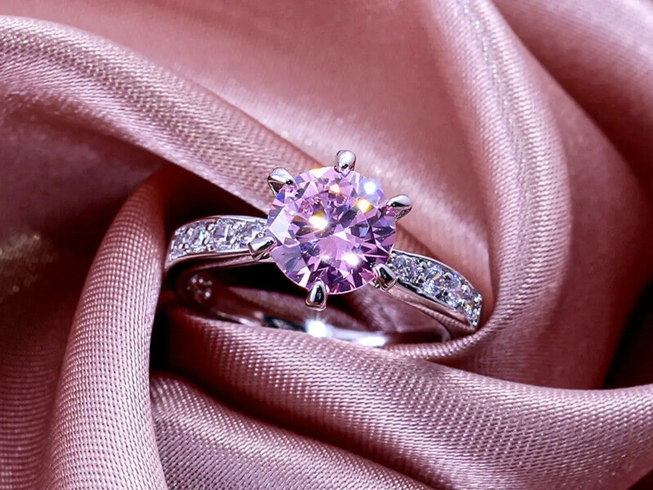 Billede 3 - Ring.Sølv(925=sterling sølv.rundslebet pink safir.