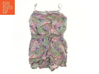 Sommerdragt med blomsterprint fra H&M (str. 134)