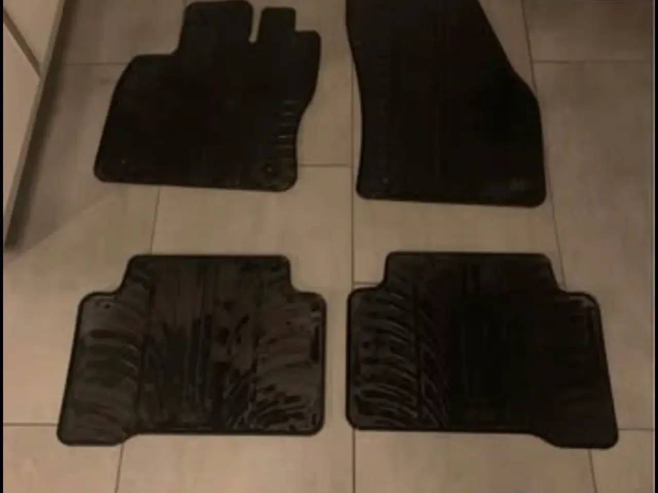 Billede 2 - Gummi bundmåtter og bagagerumsbakke til VW Touran