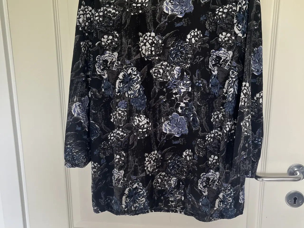 Billede 2 - Mønstret bluse fra Ofelia