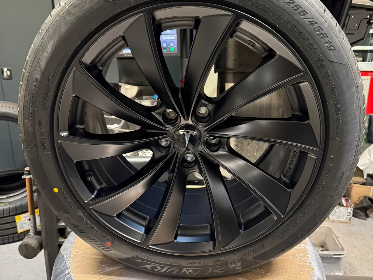 Billede 2 - Nye 19” Tesla Y fælge med nye sentury sommerdæk