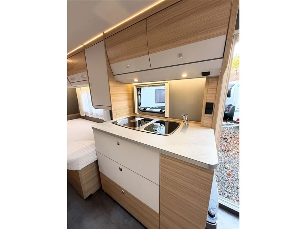 Billede 12 - 2022 - Dethleffs Camper 460 EL Enkeltsenge-Lamel-Gulvtemp.-Mover-Telt