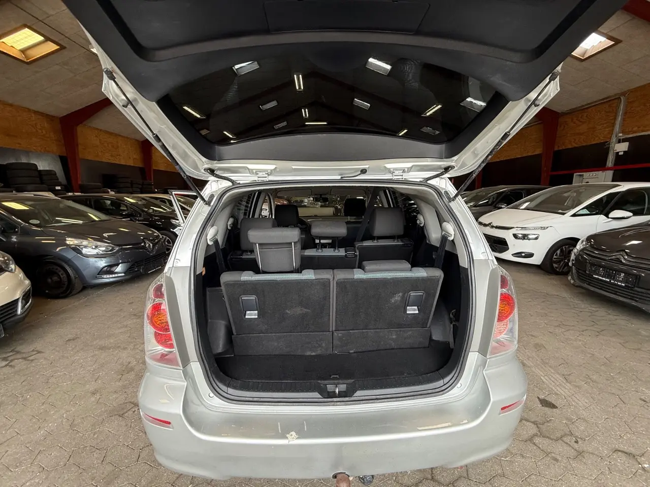 Billede 11 - Toyota Corolla Verso 1,8 Luna 7prs