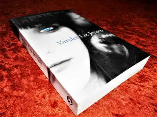 Varslet, Liz Jensen