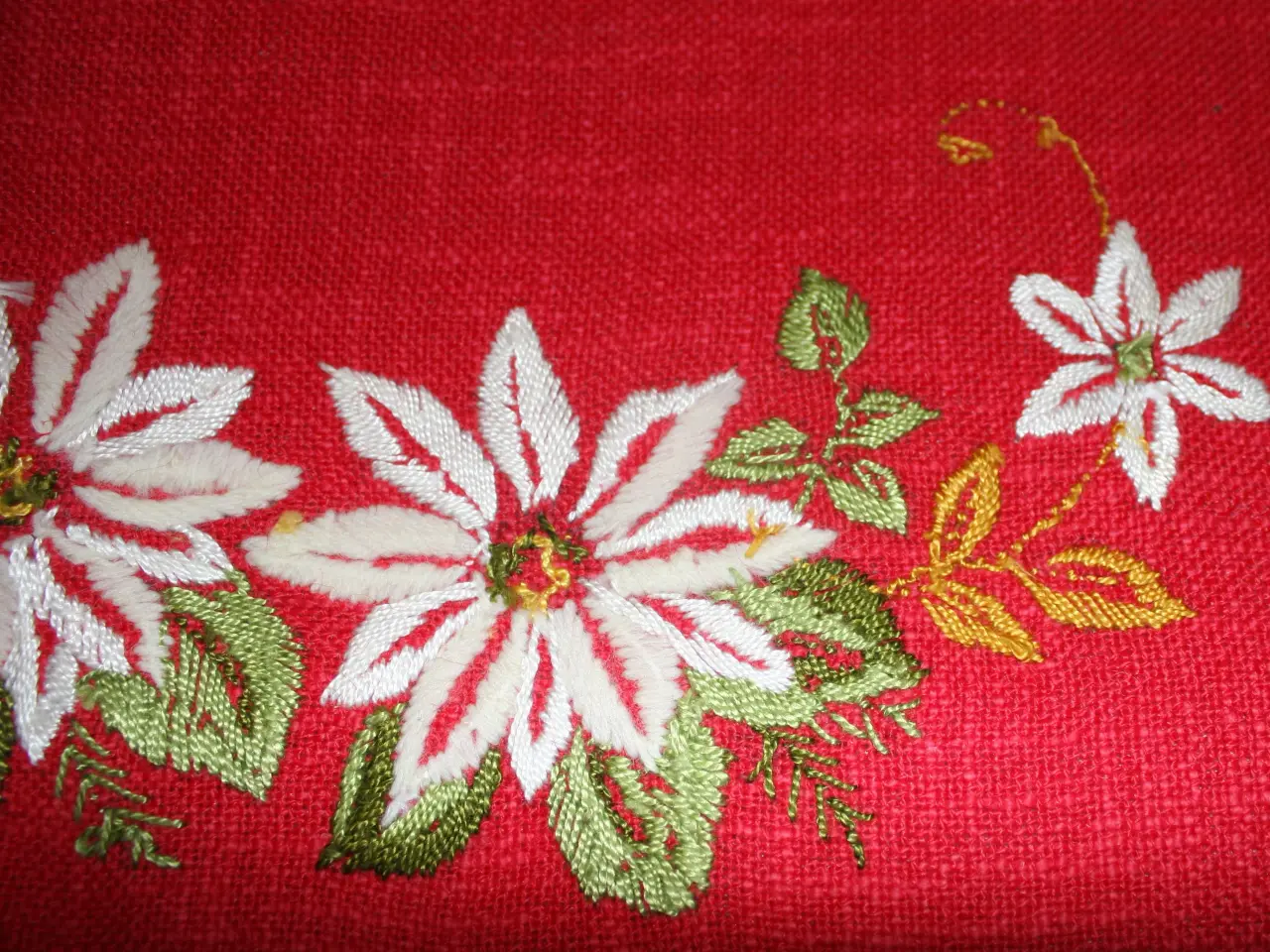 Billede 3 - Broderet juleløber 75 x 40 cm