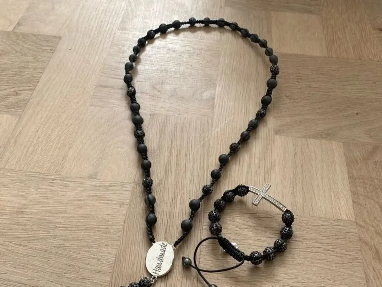 Billede 3 - Knyttet armbånd og halskæde