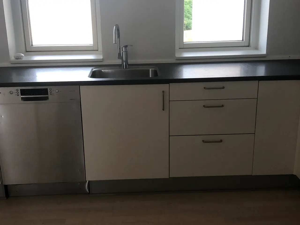 Billede 2 - Køkkenskabe incl. hårde hvidevarer
