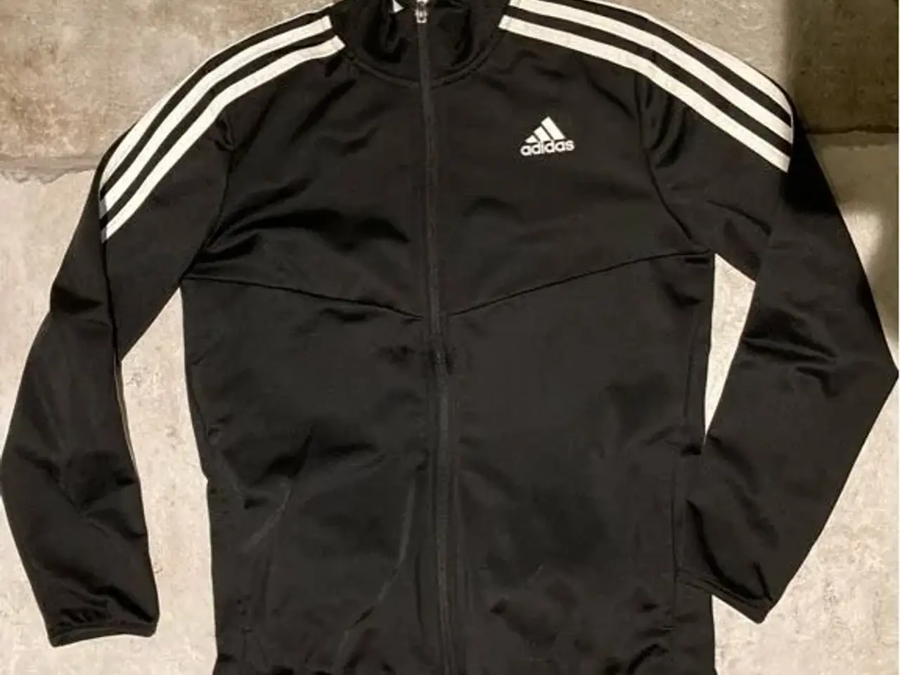 Billede 3 - Adidas træningstøj str. 12 år/152