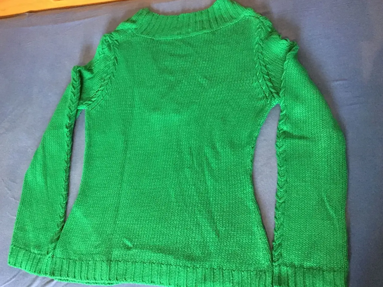 Billede 5 - Lækker grøn sweater til salg