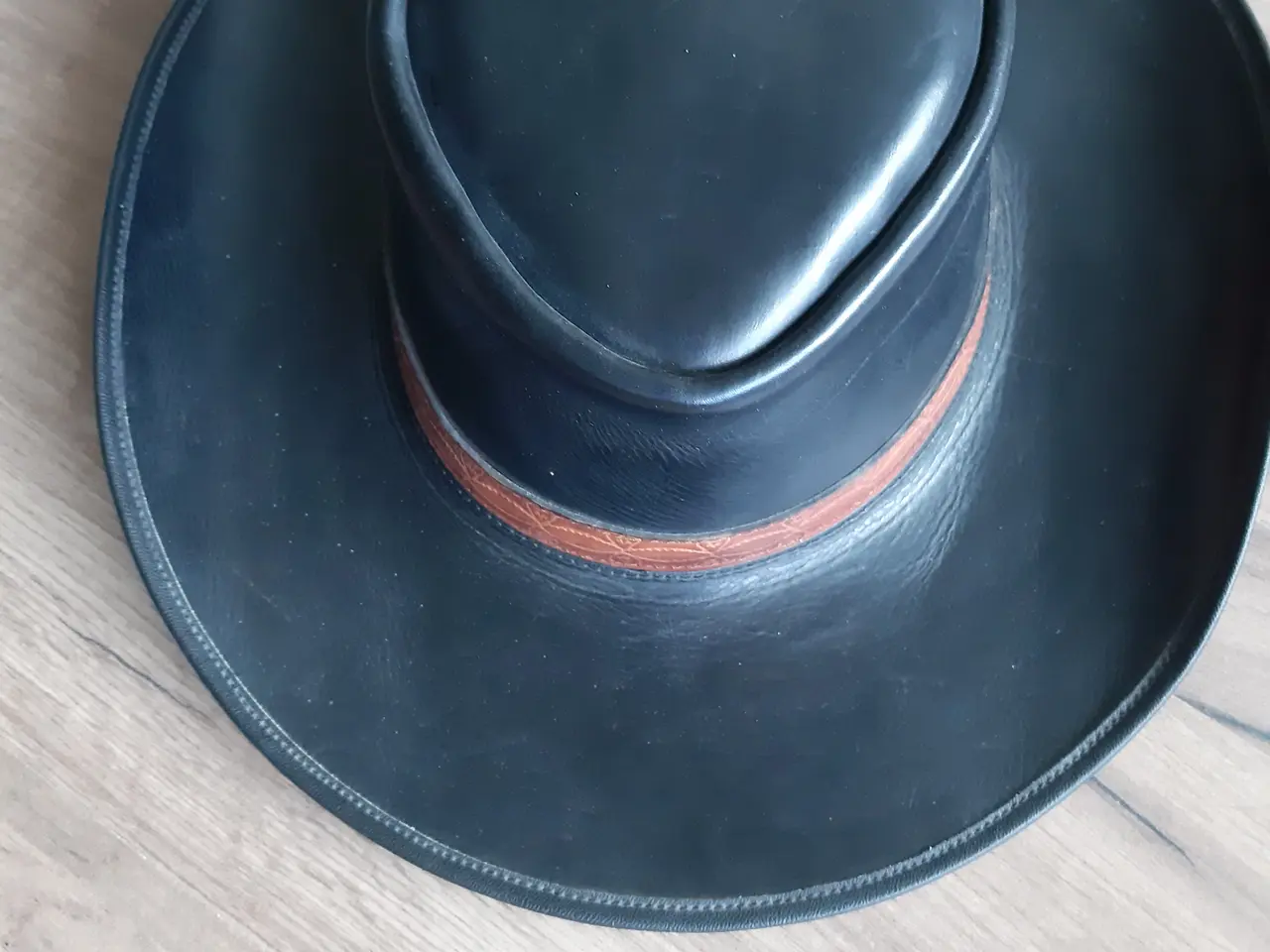 Billede 1 - Hat sort læder cirka st 56