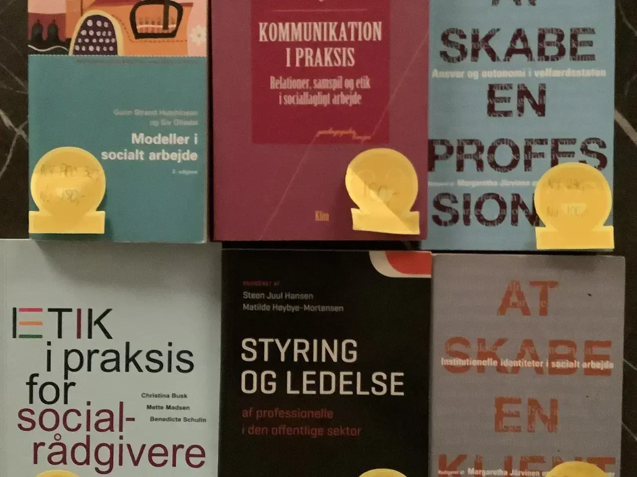 Billede 1 - Bøger til socialrådgiveruddannelsen 