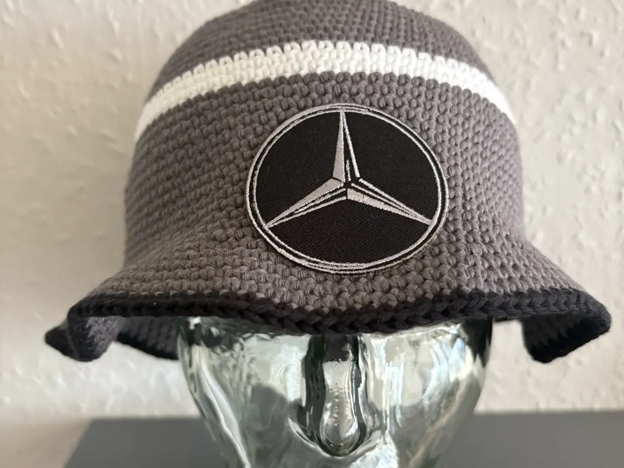 Billede 1 - Hæklet Mercedes bøllehat