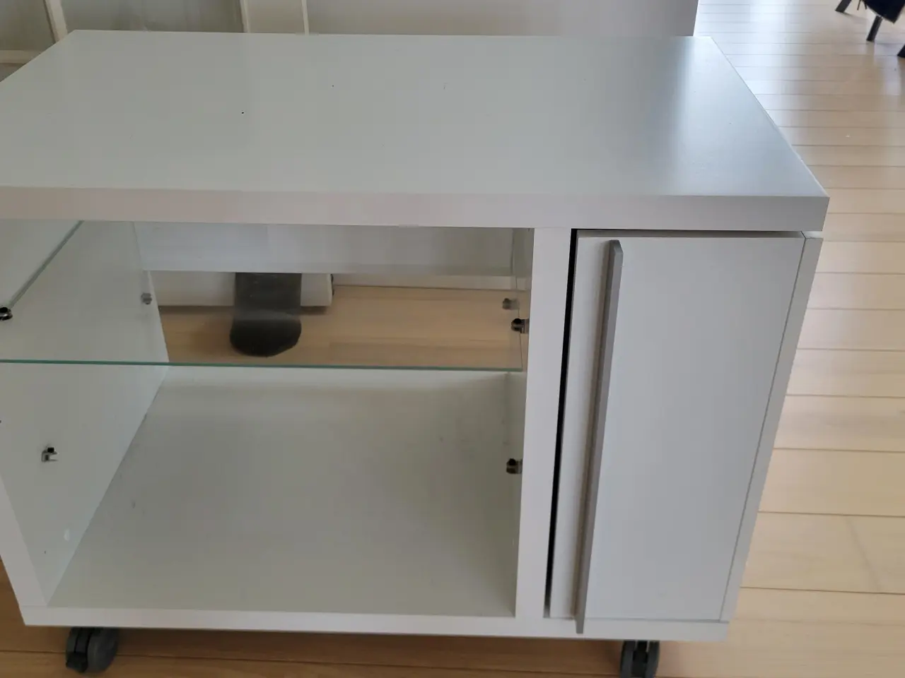 Billede 1 - TV bord. Hvid