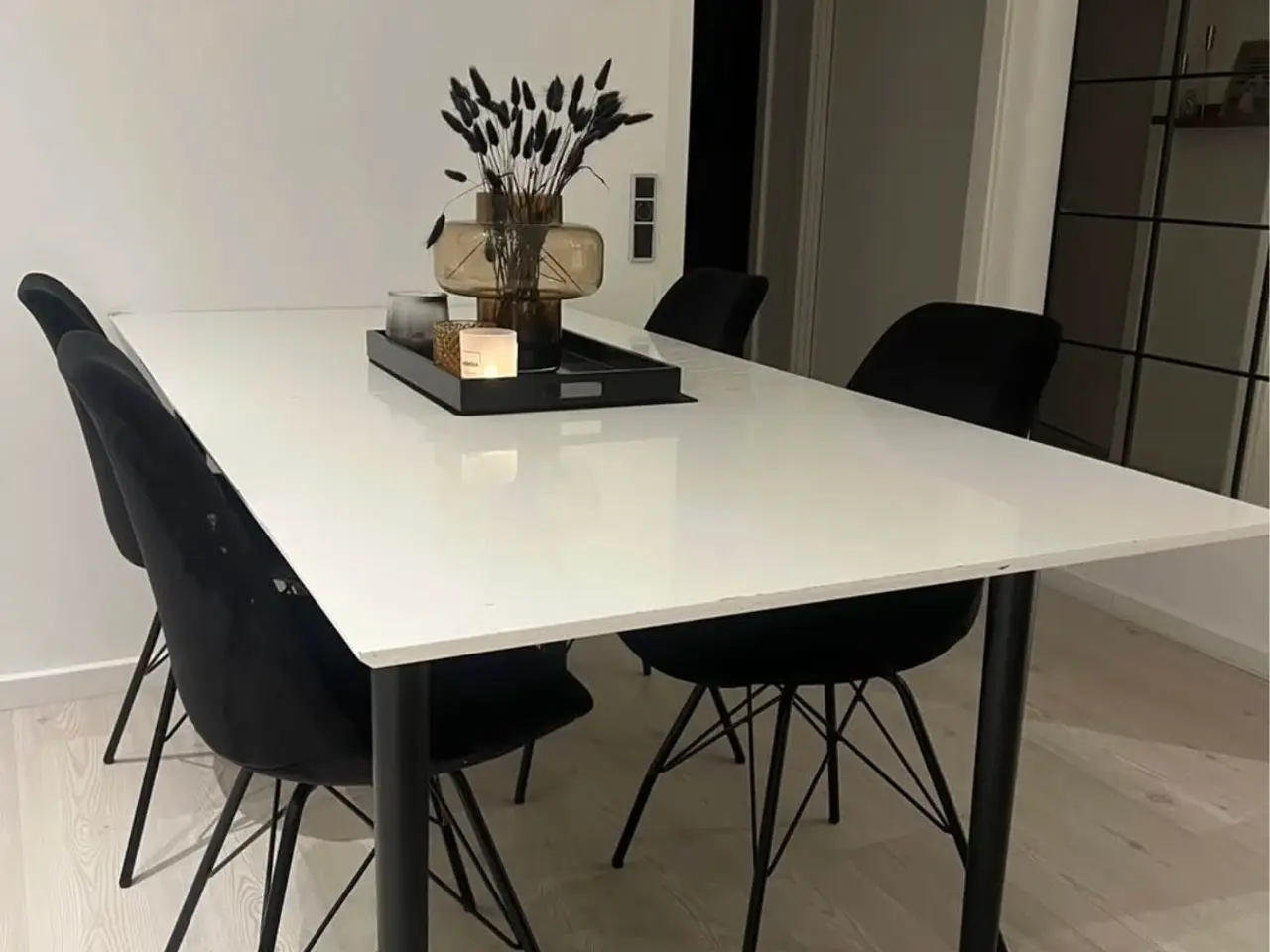 Billede 2 - Spisebord med 4 stole