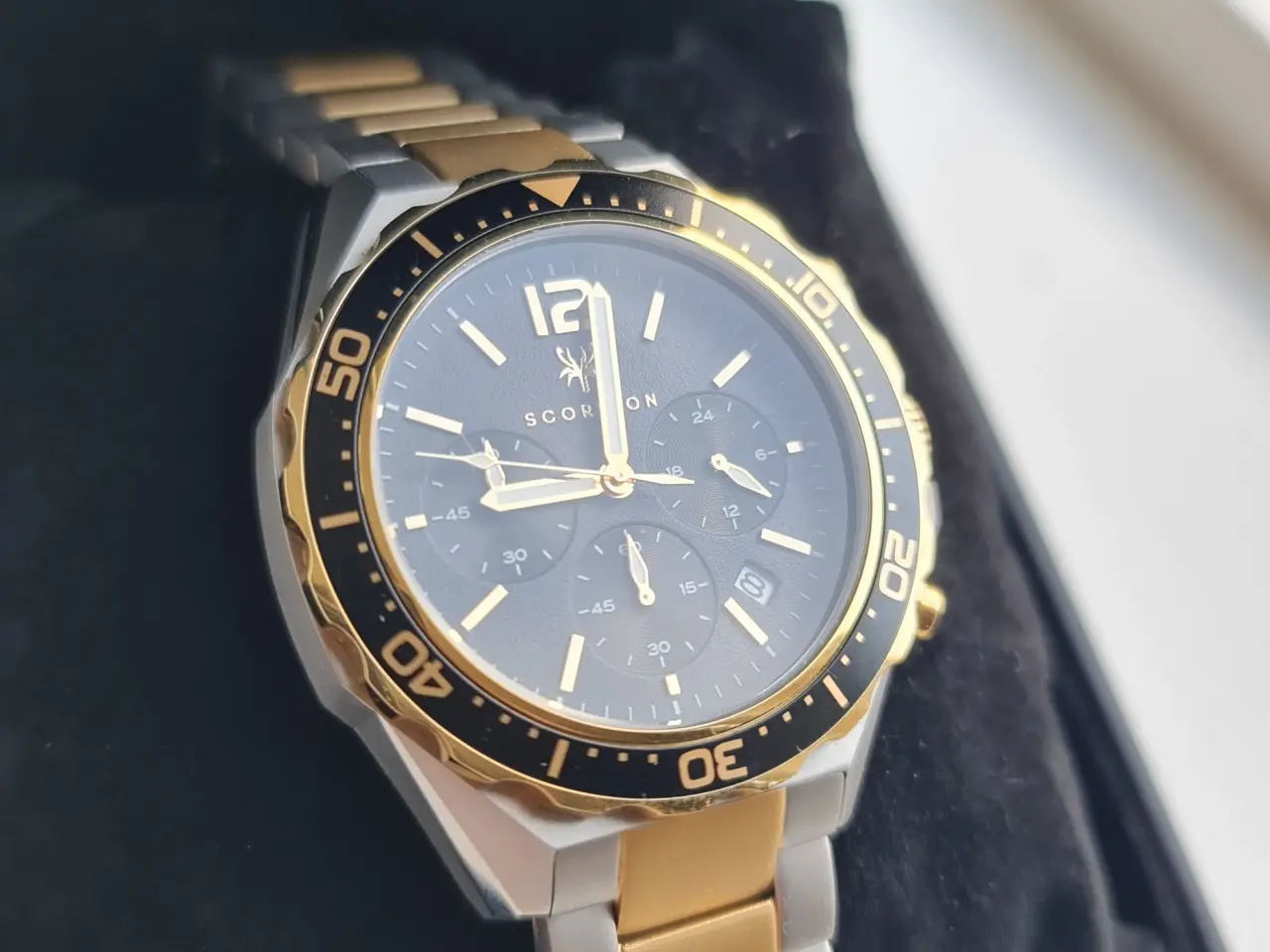 Billede 5 - Scorpion Chronograph Ur – Guld/Sølv – I Æske – Eks