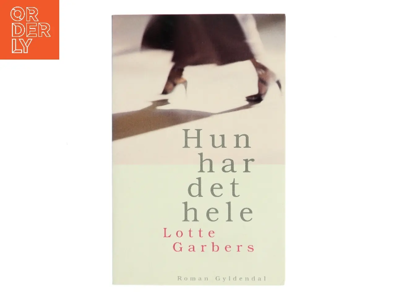 Billede 1 - Hun har det hele : roman af Lotte Garbers (Bog)