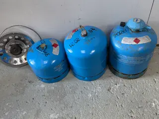 2 og 3 kg. international gasflaske. 