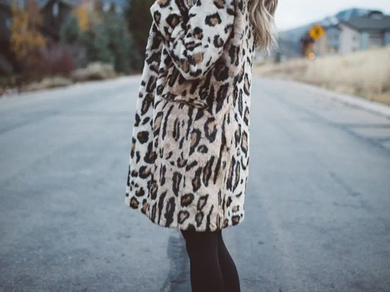 Billede 2 - frakke(cardigan) i Leopard print... i large.