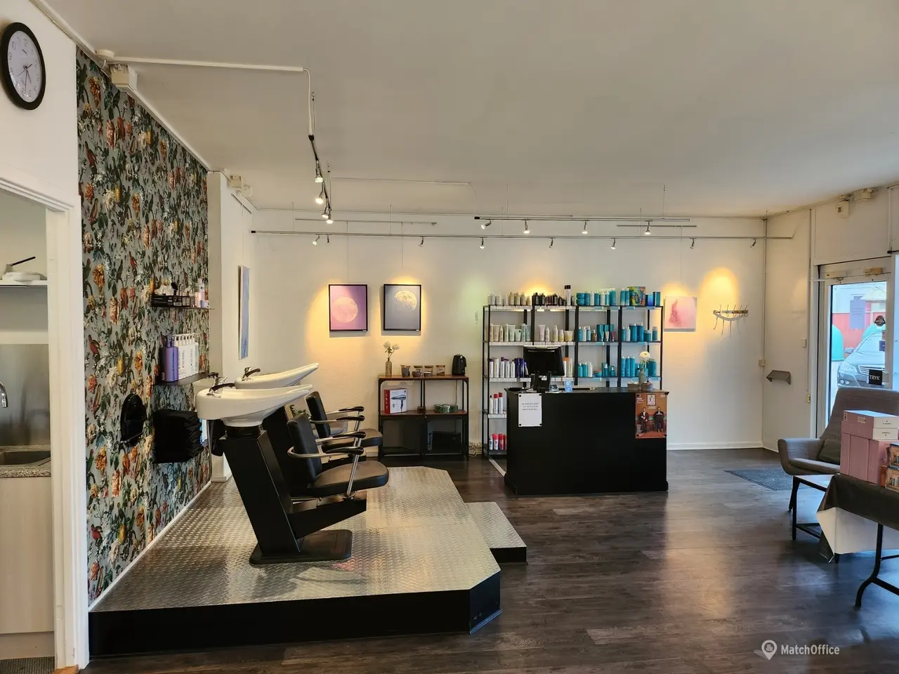 Billede 2 - Frisør Saloon inkl. inventar udlejes. moderne og klar til overtagelse.