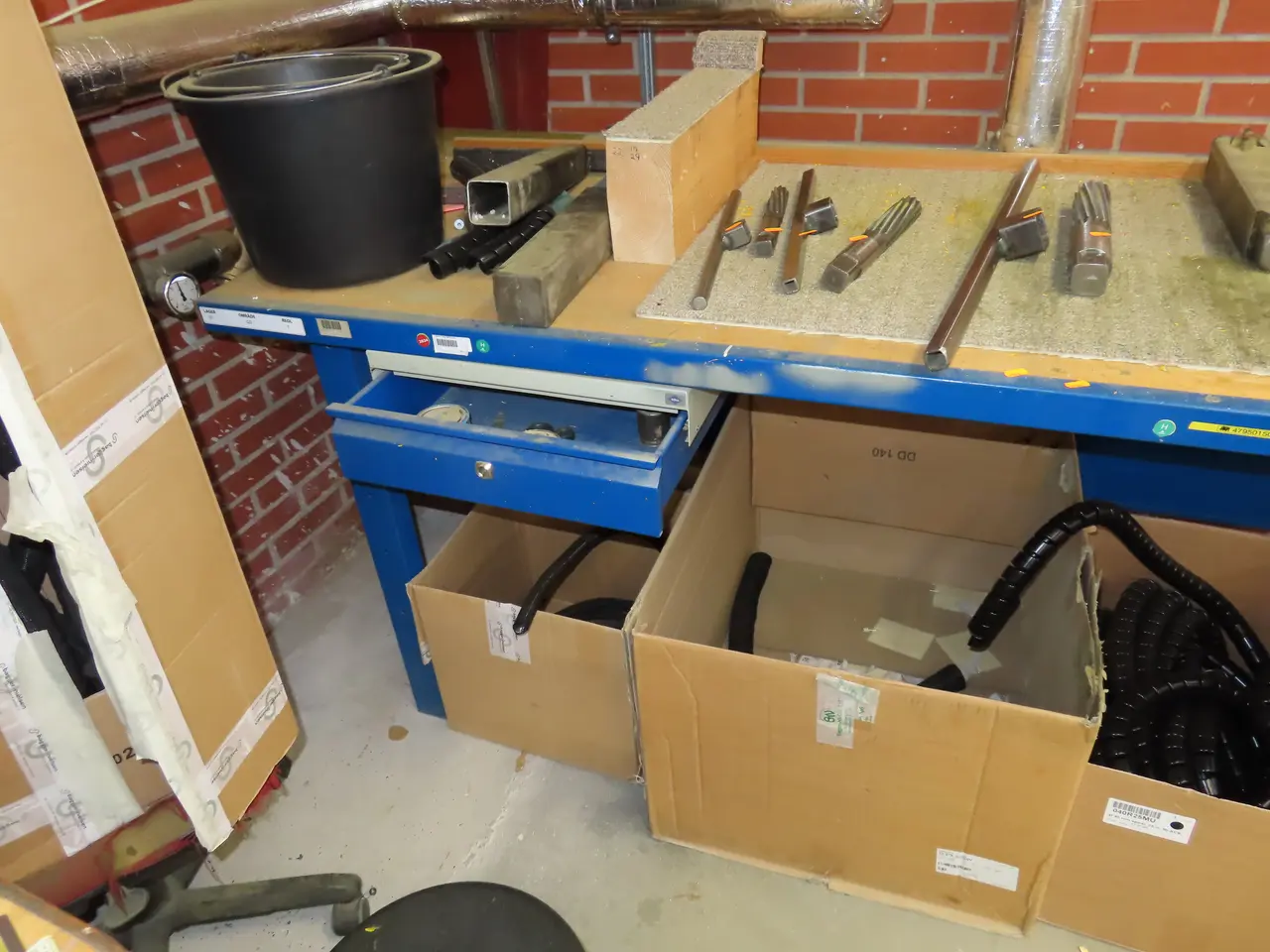 Billede 2 - Arbejdsbord uden indhold