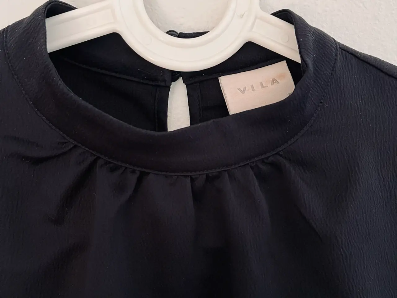 Billede 2 - SOM NY sort bluse fra VILA i str. 38