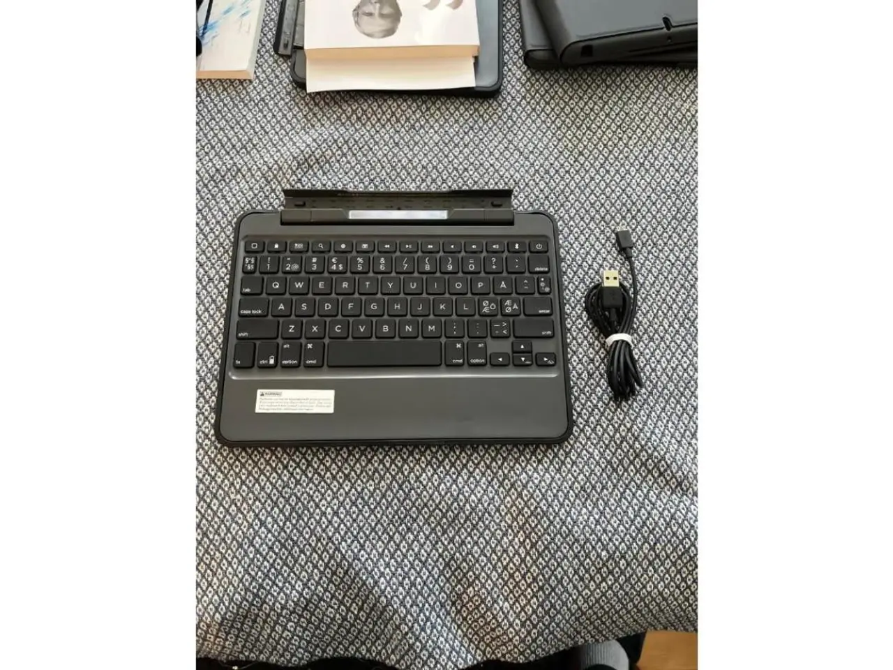 Billede 1 - Tastatur til tablet med docking og USB-kabel sort
