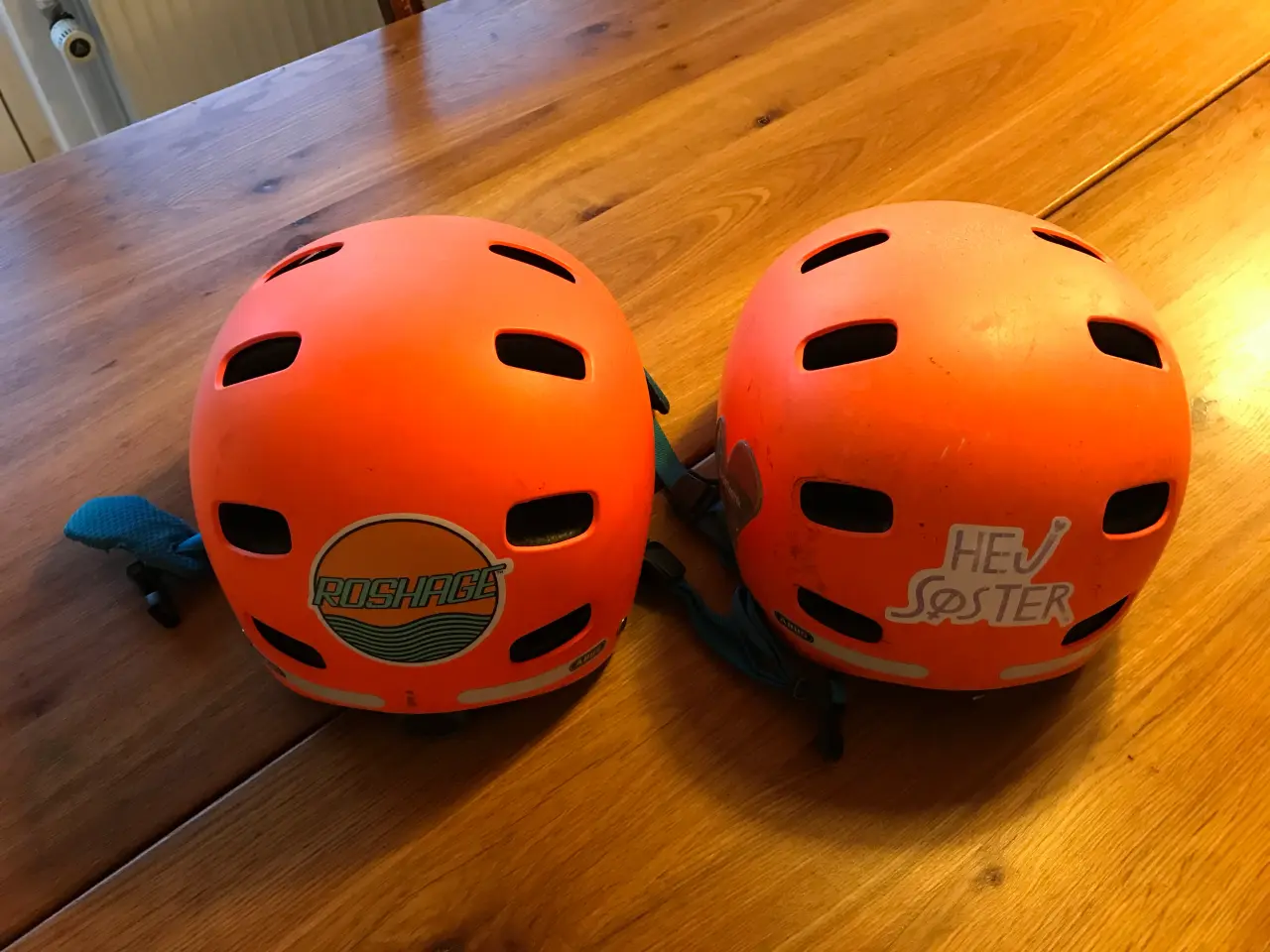 Billede 3 - 2 stk. smarte orange Abus børne cykelhjelme